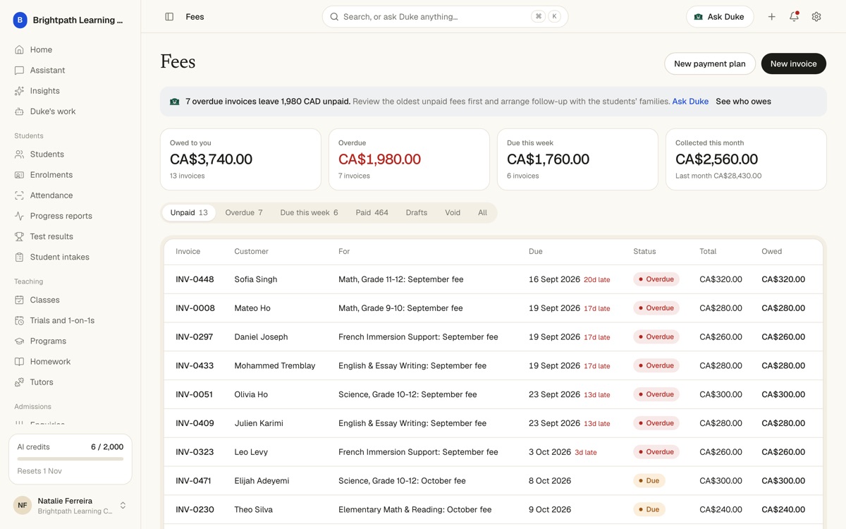 Fee invoices with overdue amounts and their classes
